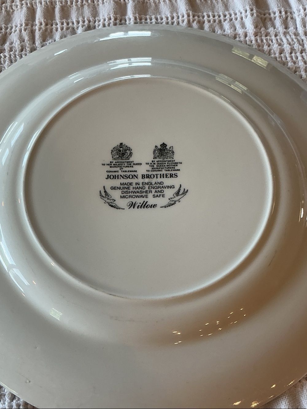 Blue and White Willow-Pattern Dinner Plate by Johnson Brothers Classic Porcelain - Picture 6 of 10